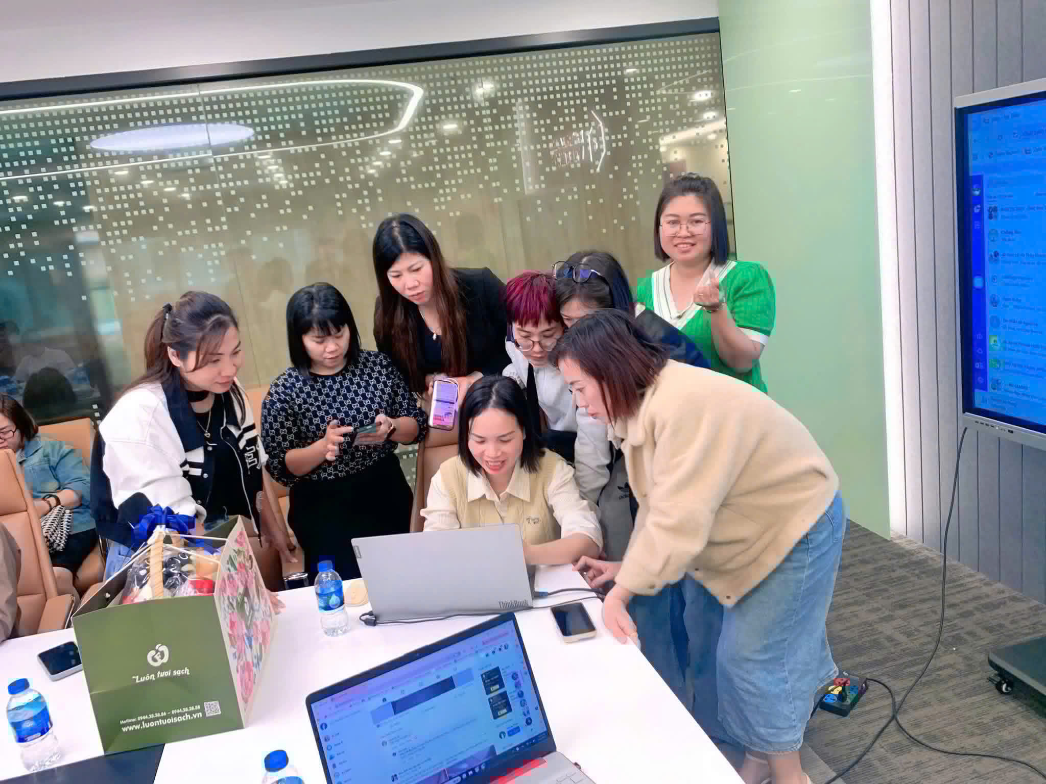 RiseUp Solopreneur community